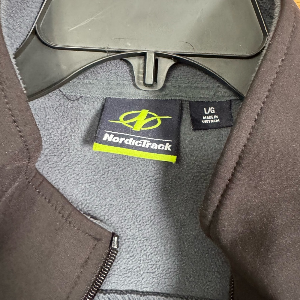 Men's Softshell Jacket - image 4